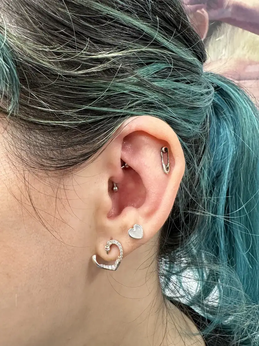 Fotografie piercing daith din arhiva 2nd Face București