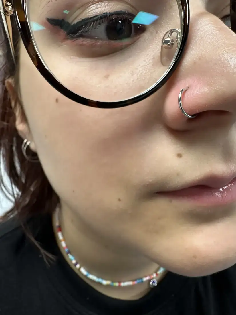 Fotografie piercing nas circular din arhiva 2nd Face București